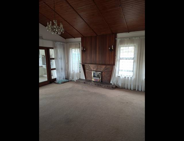 5 BEDROOM FREEHOLD FOR SALE IN UVONGO